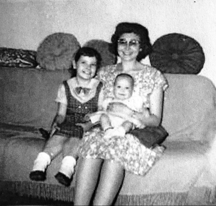 Peggy Mullins, baby Melinda and sister Sharon Kay Day